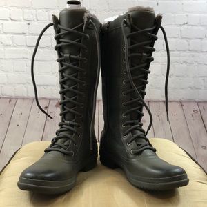 Ugg Australia Size 7 Elvia womens Boots. Preloved but nearly perfect condition!!